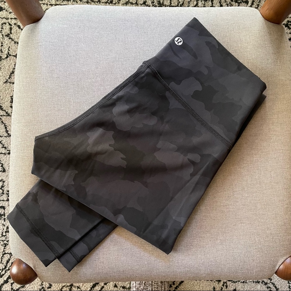 Lululemon NWOT size 8 tall highrise